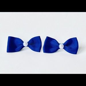 Royal blue bow hair clip set with pearl detail